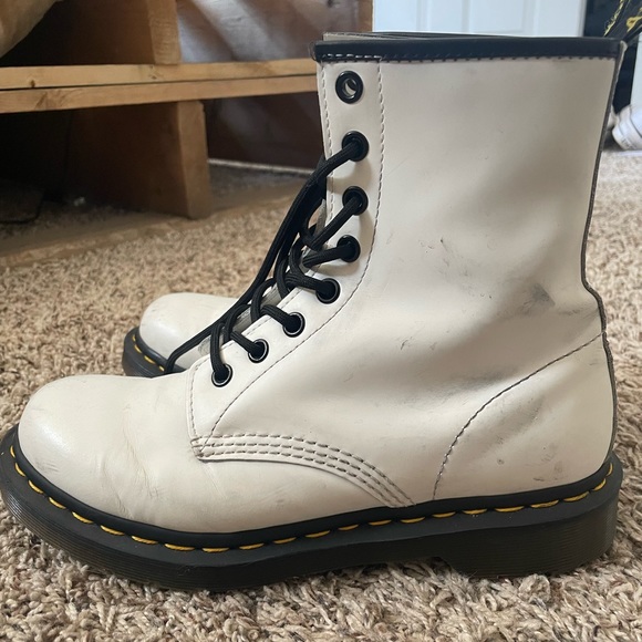 Doc Martens, non-platform, white boot - Picture 2 of 4